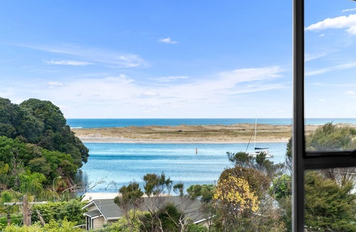 Mangawhai Heads House | Cozy Sun and Coast Holiday Home in Mangawhai Heads