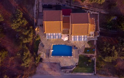 Evgiros Villa | Oceanfront Bliss at Sun And Stone with Pool Access