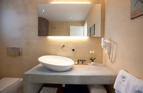 Kamari Resort | Discover Sun Anemos Resort's Superior Suite with Kitchenette