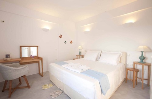 Kamari Resort | Discover Sun Anemos Resort's Superior Suite with Kitchenette