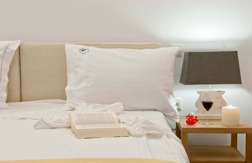 Kamari Resort | Discover Sun Anemos Resort's Superior Suite with Kitchenette