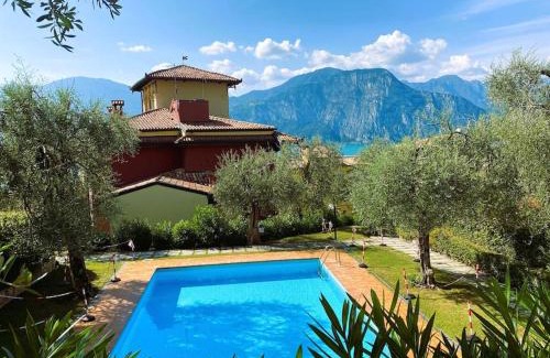 Assenza Apartment | Discover Sun Beth's House: Oceanfront Oasis with Pool