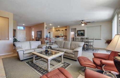 Surprise House | Sun City Grand: Breathtaking Golf Course & Mountain Views