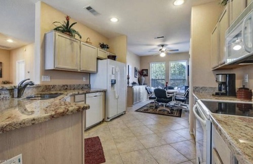 Surprise House | Sun City Grand: Breathtaking Golf Course & Mountain Views