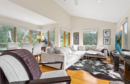 Dinner Plain Apartment | Experience Sun Dew: Family-Friendly Retreat with Kitchen Amenities