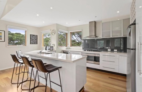 Dinner Plain Apartment | Experience Sun Dew: Family-Friendly Retreat with Kitchen Amenities