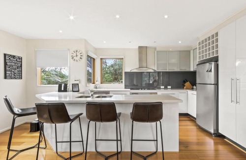 Dinner Plain Apartment | Experience Sun Dew: Family-Friendly Retreat with Kitchen Amenities