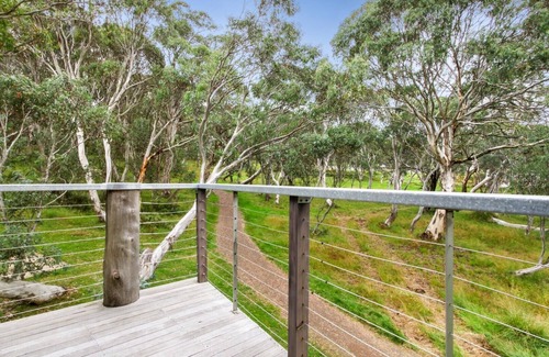 Dinner Plain Ski Chalet | Sun Dew - Modern Chalet Ideal for Family Getaways