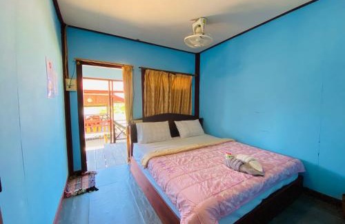 Don Det House | Pet-Friendly Sundown Dondet Bungalows: Family Fun Awaits