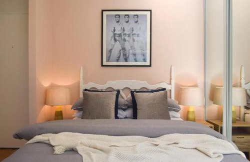 Newtown Apartment | Bright 1 Bed Studio Apartment in Newtown - Family Friendly Stay