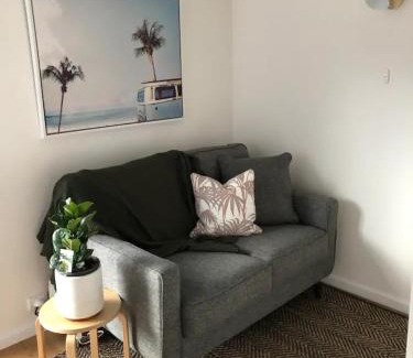 Newtown Apartment | Bright 1 Bed Studio Apartment in Newtown - Family Friendly Stay
