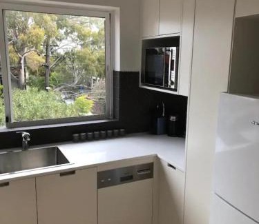 Newtown Apartment | Bright 1 Bed Studio Apartment in Newtown - Family Friendly Stay