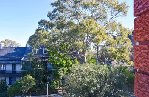 Newtown Apartment | Bright 1 Bed Studio Apartment in Newtown - Family Friendly Stay