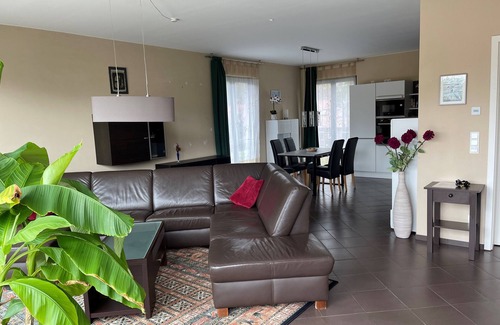 Michendorf Apartment | Bright New Apartment Near Potsdam and Berlin - Guest Rated 9.8