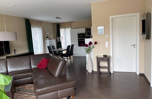 Michendorf Apartment | Bright New Apartment Near Potsdam and Berlin - Guest Rated 9.8