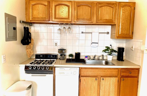 Hoboken Apartment | Bright & Modern 2BR Retreat, Steps from NYC Attractions