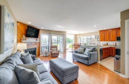 North Shore Apartment | Sunny Condo with Smith Mountain Lake Views & Hot Tub