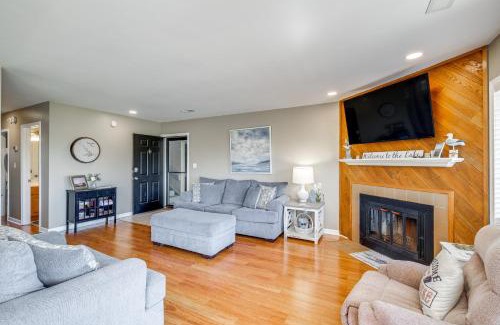 North Shore Apartment | Sunny Condo with Smith Mountain Lake Views & Hot Tub