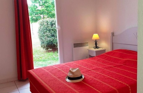 Saint-Saturnin-les-Avignon Apartment | Pet-Friendly Retreat at Sun Hols les Rives du Lac