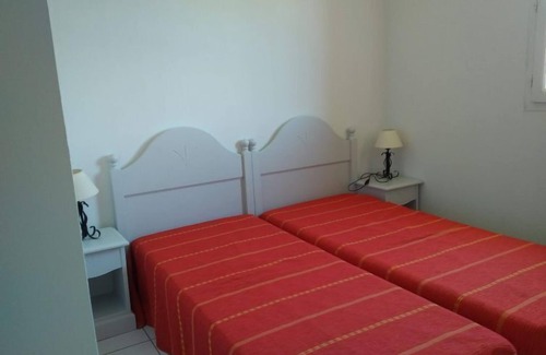 Saint-Saturnin-les-Avignon Apartment | Pet-Friendly Retreat at Sun Hols les Rives du Lac