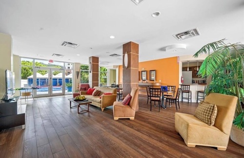 St. Petersburg Condo | Urban Retreat with Pool and Spa - Steps from Excitement