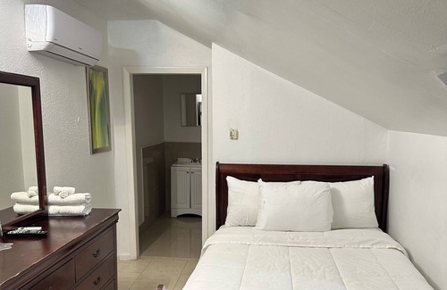 Nassau Hotel | Explore Fun at Sun Fun Resort with Pool & Family-Friendly Vibes