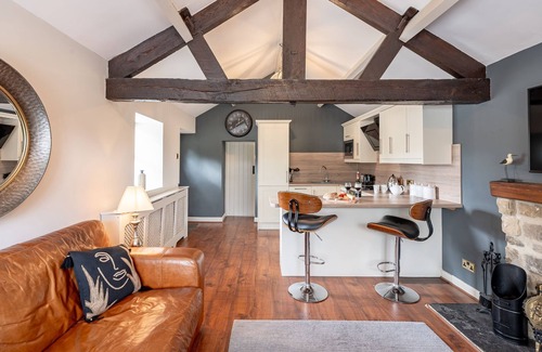 Constable Burton Cottage | Cozy Sun Hill Palins: Perfect Cottage for 2 with Breakfast