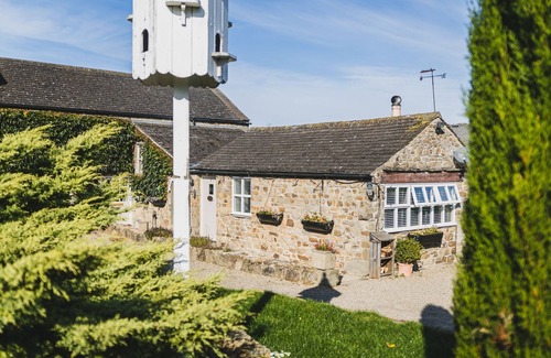 Constable Burton Cottage | Cozy Sun Hill Palins: Perfect Cottage for 2 with Breakfast