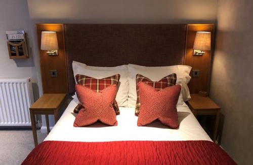 Kirkby Lonsdale Hotel | Elegant Sun Inn: Pet-Friendly Retreat with Top Amenities