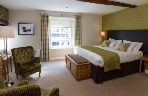 Kirkby Lonsdale Hotel | Elegant Sun Inn: Pet-Friendly Retreat with Top Amenities