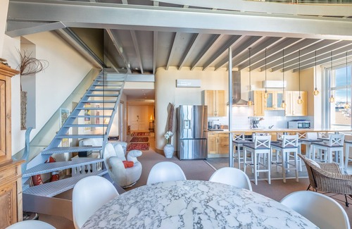 Behobie Apartment | Unforgettable SUN KEYWEEK Duplex with Ocean and Garden Views