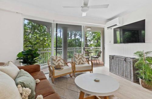 Gold Coast Apartment | Tranquil Retreat: Mediterranean Vibes in Burleigh