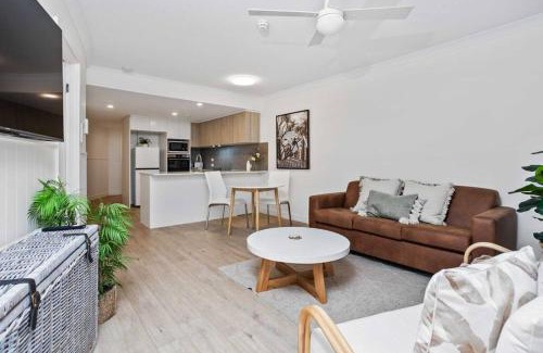 Gold Coast Apartment | Tranquil Retreat: Mediterranean Vibes in Burleigh