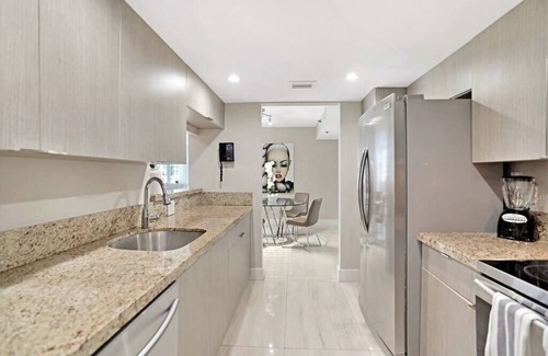 Downtown Miami Condo | Sun-Kissed Condo with Ocean Views & Top Amenities Await