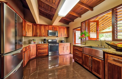 Rio Bueno Villa | Sun Kissed Villa: Oceanfront 6-Bedroom Getaway for Families