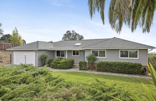 Fairview House | Bright 3BR Family Retreat with Kitchen & Pet-Friendly Perks