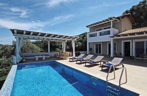 Agia Pelagia Chlomou Villa | Sun Mare Villa: Family-Friendly Oasis with Private Pool