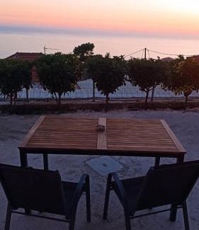 Athani Apartment | Cozy Escape at Sun Meets Sea with Breakfast & Hot Tub