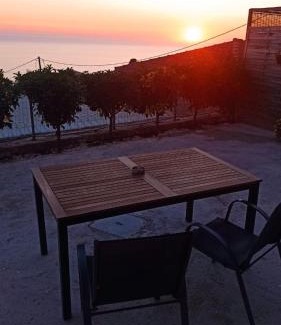 Athani Apartment | Cozy Escape at Sun Meets Sea with Breakfast & Hot Tub