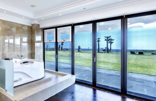 Andeok Apartment | Serene Sun & Moon Resort: Ocean Views and Family-Friendly Amenities