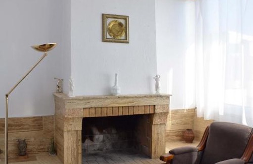 Loutraki-Agioi Theodoroi Apartment | Pet-Friendly Sun Oasis: Rated 9/10 for Family Getaways