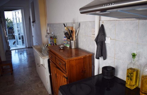 Loutraki-Agioi Theodoroi Apartment | Pet-Friendly Sun Oasis: Rated 9/10 for Family Getaways