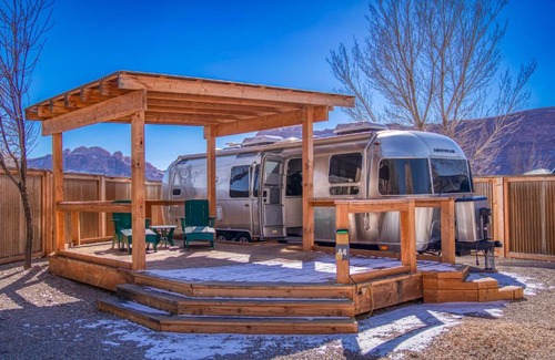 Moab Resort | Relax at Sun Outdoors Arches Gateway with Ocean View Pool