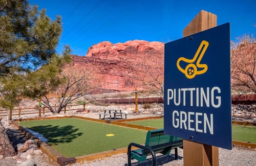 Moab Resort | Relax at Sun Outdoors Arches Gateway with Ocean View Pool