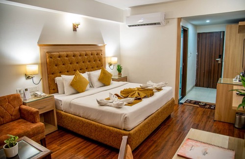 Zirakpur Hotel | Relaxing Stay at Sun Park Resort, Chandigarh with Pool & Spa