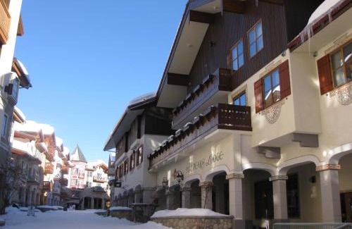 Sun Peaks Resort | Inviting Sun Peaks Lodge: 4-Star Stay with Hot Tub Access