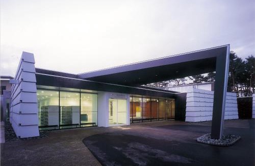 Misato Hotel | Relax at Sun R with Inviting Hot Tub Amenities
