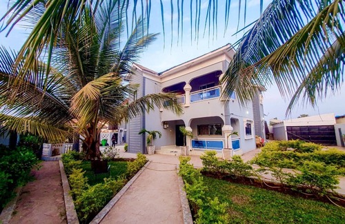 West Coast Division Apartment | Cozy Retreat at Sun Rise Apt #5 with Great Amenities