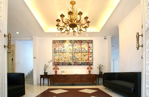 Jakarta House | Discover Sun Rise House: Family-Friendly with Pool & Breakfast