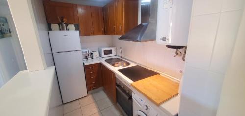 Puerto de la Duquesa Apartment | Relax with Sun, Sand & Refreshing Drinks at Our Hotel